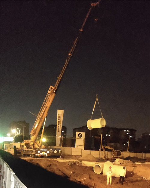 南山区“弯臂矫正”—— 吊车的 “形变补偿” 技术